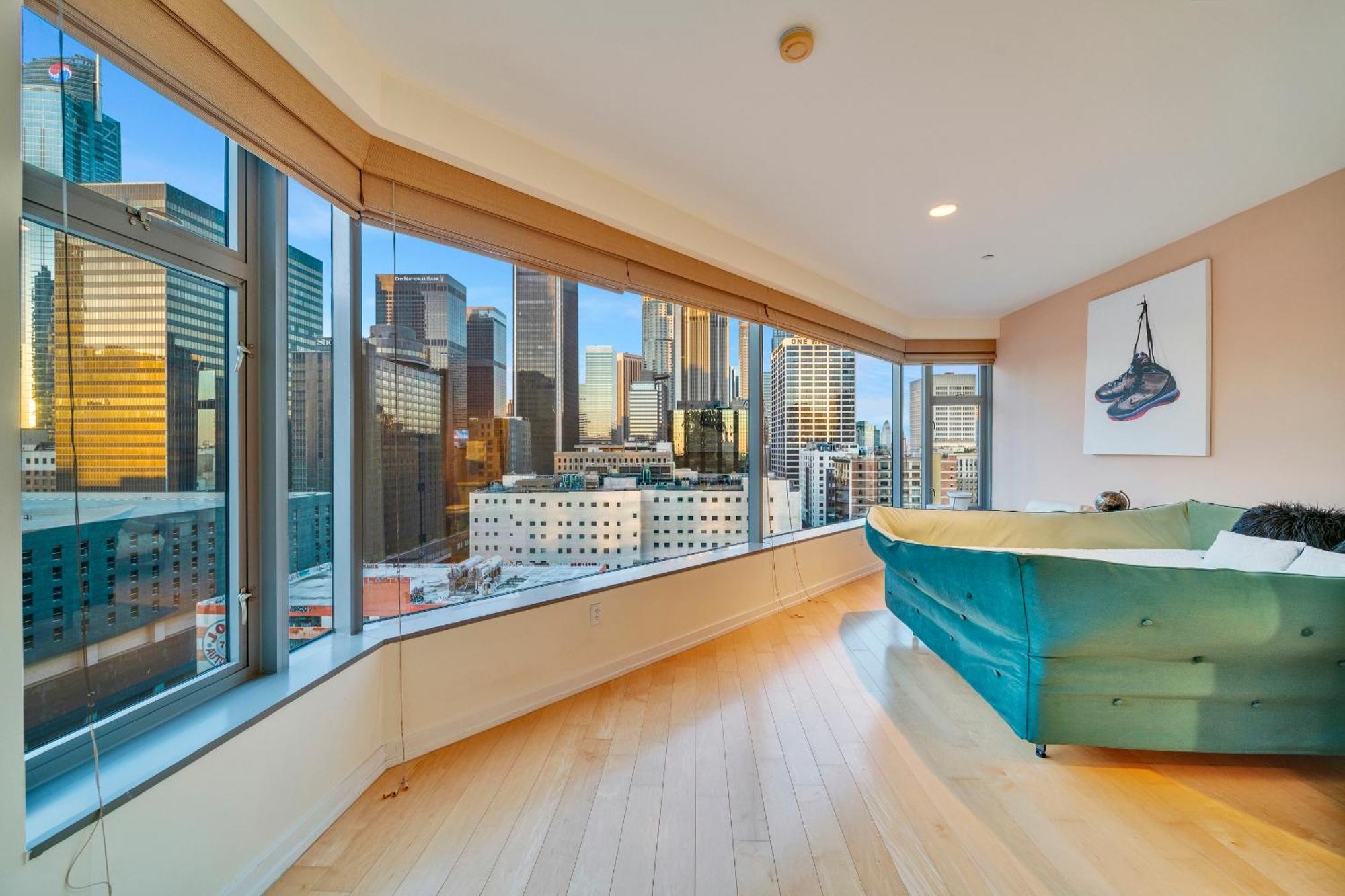 Stylish 2br In Downtown La With Views Los Angeles