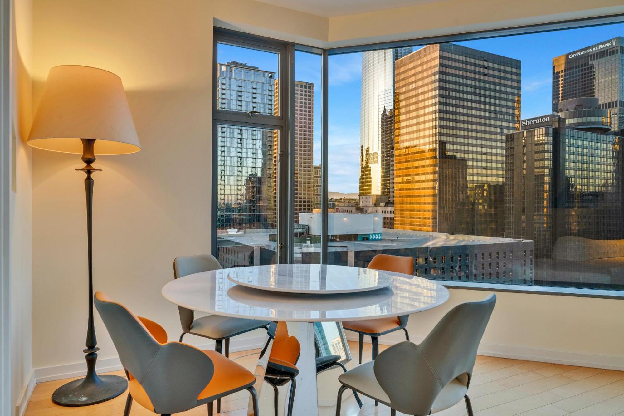 Stylish 2br In Downtown La With Views Los Angeles
