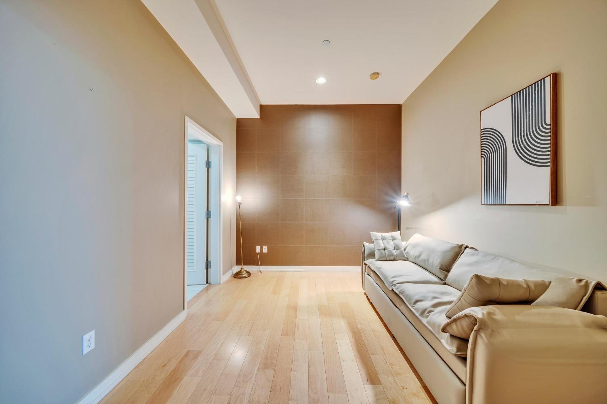 Stylish 2br In Downtown La With Views *